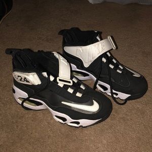 Nike Ken Griffey’s Kids Size 5y